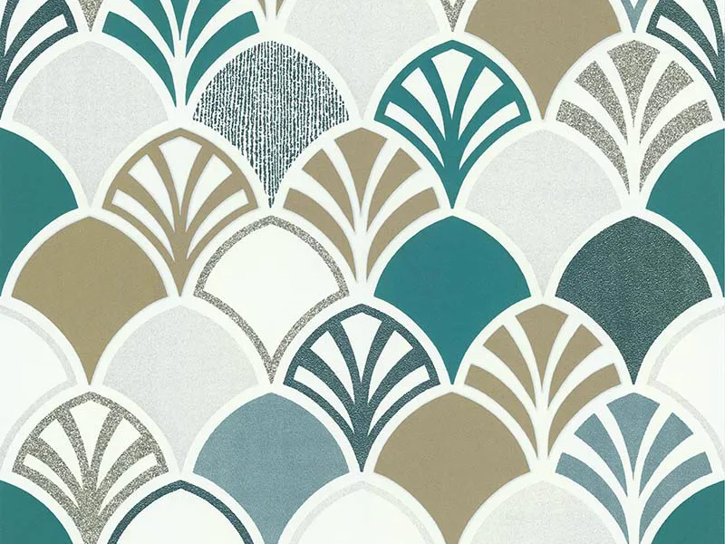 Papel de parede art déco com leques em verde-petróleo, dourado e cinza sobre fundo claro.